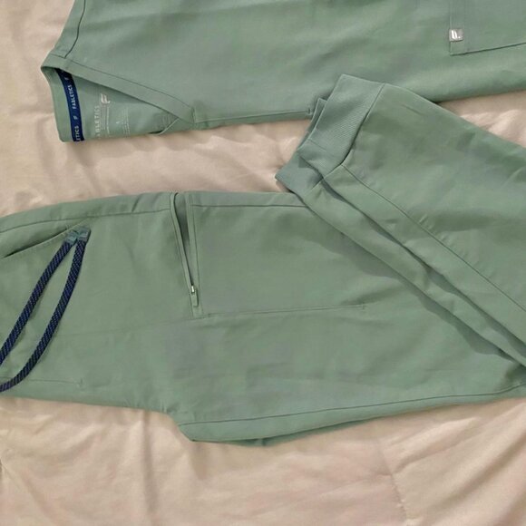 Fabletics scrub set- st - Picture 3 of 3